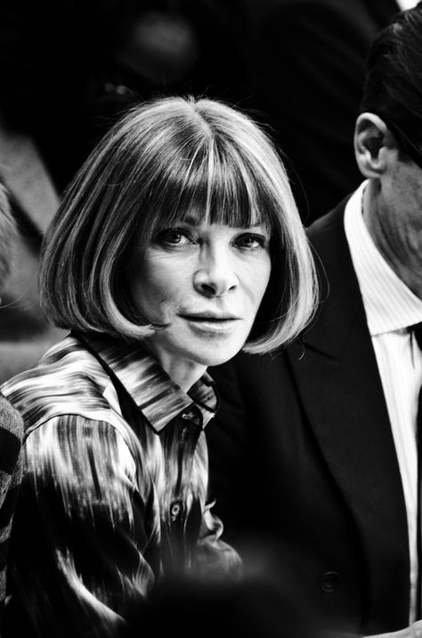 The daughter of a former London Evening Standard editor, Anna Wintour was seemingly destined for magazine fame. She had stints at New York, House & Garden and British Vogue before becoming editor in chief of American Vogue, where her near quarter-century tenure has established her as the most influential fashion editor of her generation. Her imprint on the industry is as pervasive as it is unmatched. Happy Birthday Anna, Anna Wintor, Pageboy Haircut, Anna Wintour Style, Fashion Journalism, Fashion Quotes Inspirational, Vanessa Jackman, Magazine Vogue, Anna Dello Russo