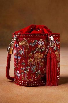 Cuffs Diy, Bags Patterns, Anita Dongre, Stitch Clothes, Red Clutch, Upcycle Sewing, Diy Bags Patterns, Fancy Jewellery Designs, Diy Bags Purses