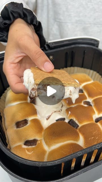 Gabriela 🫶🏼 on Instagram: "Air fryer S’mores dip 🧸🤎 air fry at 400° for 3 minutes and then add chocolate and cook for 1 more minute. dont add the chocolate the entire time like i did or it will burn🔥 

English 
marshmallows
chocolate
graham crackers
fruit 
Airfry marshmallows at 400° for 3 minjtes 
add chocolate and airfry for another minute 

Español
Malvaviscos 
Chocolate 
galletas integrales 
fruta
Cocina en la freidora de aire en 400° por 3 minutos. Luego agrega el chocolate y cocina por otro minuto. 

#asmr #asmrcooking #gabrielacampos #smores #airfryerrecipes #recipe #receta #recetas #dessert #postre #airfryer #fallrecipes #viral" Air Fryer Marshmallow Recipes, Air Fryer Puddings, Airfry S’mores, Air Fryer Marshmallow, Air Fryer Smores Dip, Air Fryer Smores Recipes, Smores Air Fryer, Air Fryer Smores, Air Fryer Dessert Recipes