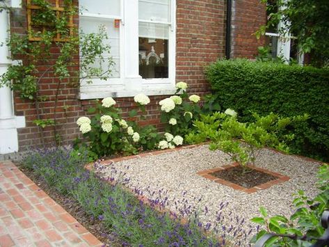 Modern Country Style: How To Create An Amazing Modern Country Front Garden With Zero Space Gravel Front Garden Ideas, Small Front Garden Ideas, Garden Ideas Uk, Front Garden Ideas, Small Front Gardens, Small Japanese Garden, Small Courtyard, Courtyard Gardens, Jardim Diy