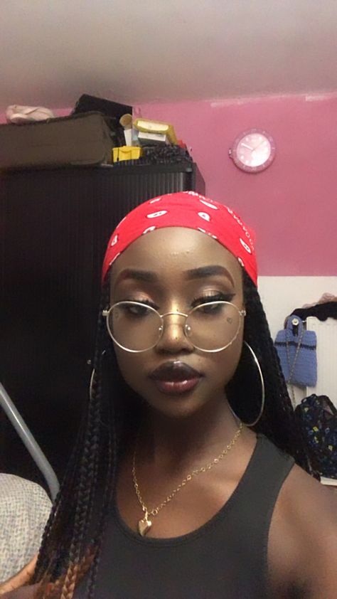 Glasses For Dark Skin Women, Dark Skin Girl, Glasses Inspiration, Black Kings, Black Chicks, Black King And Queen, Model Reference, Metal Glasses, Cute Glasses