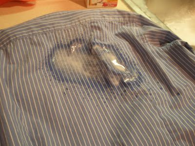 How to get out grease-stains that have already been through the dryer... good to know Grease Stains, Handy Dandy, Diy Cleaners, Good To Know, Laundry Hacks, Cleaners Homemade, Diy Cleaning Products, Cleaning Organizing, Household Hacks