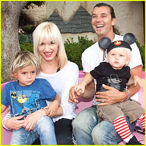 Gwen, Gavin, Kingston and Zuma Gwen Stefani Kids, Gwen Stefani Wedding, Gwen And Gavin, Debbie Allen, Hollaback Girl, Classic Punk, Gavin Rossdale, Celebrity Families, Middle Child