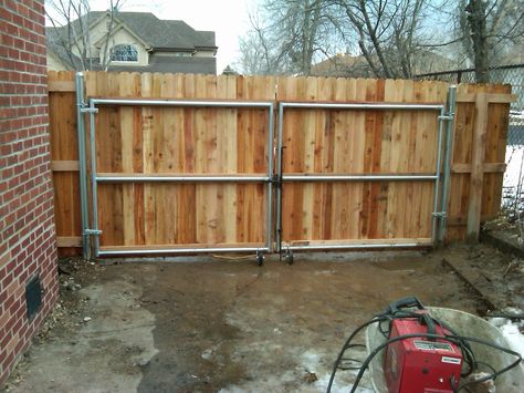 12x6 gate with steel frame and wheels Building A Gate, Wooden Fence Gate, Wood Fence Gates, Tor Design, Wooden Fence Panels, Wood Fence Post, Backyard Gates, Metal Fence Posts, Picket Fence Panels