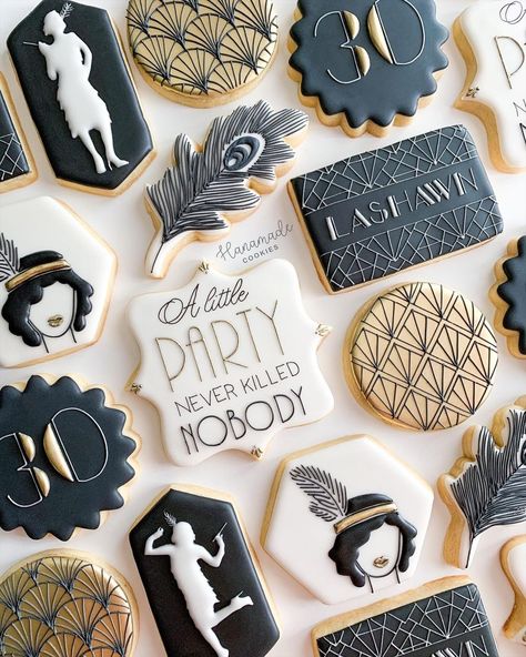 Hanamade Cookies on Instagram: “A little party never killed nobody 🤩 . . . . . Inspo for this set from @mixed.sugar and Pinterest! . . . . . . . . . . . . .…” Gatsby Cookies, Birthday Biscuits, Gatsby Birthday Party, Gatsby Party Decorations, Great Gatsby Themed Party, Mystery Dinner Party, 20th Birthday Party, Gatsby Themed Party, Sugar Cookie Royal Icing