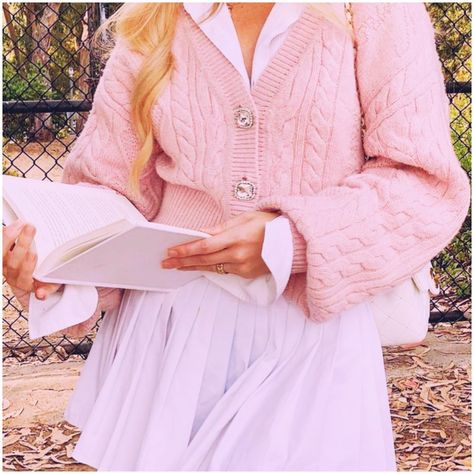 Pastel Academia, Dress Like A Parisian, Style Steal, Pinterest Outfits, Parisian Chic, Feminine Outfit, Fashion Tips For Women, Girly Outfits, Looks Vintage