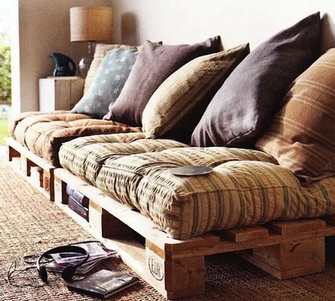 Palette Couch, Chill Bedroom, Sage Bedroom, Galaxy Bedroom, Chill Out Room, Cozy Area, Teenager Bedroom, Spiritual Room, Diy Pallet Sofa