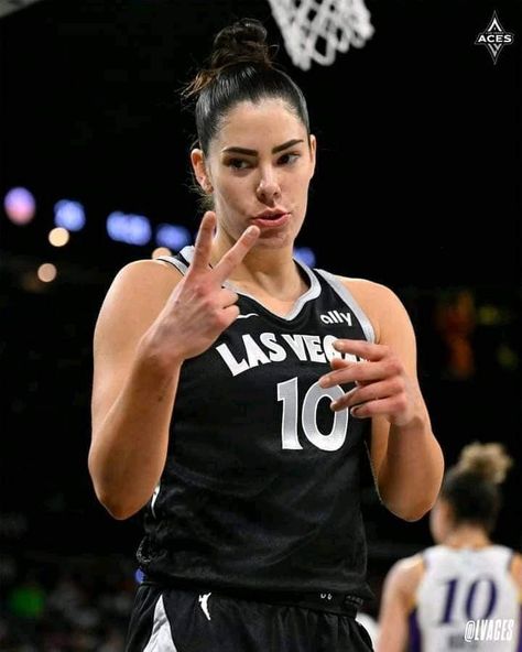 Women Basketball Players, Kelsey Plum, Las Vegas Aces, Women Basketball, Sport Icon, Wnba, Womens Basketball, Woman Crush, Female Athletes