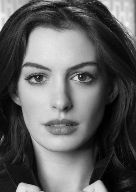 Anne Hathaway Pics, 얼굴 드로잉, 얼굴 그리기, Portrait Photography Women, Face Photography, Celebrity Portraits, Black And White Portraits, Anne Hathaway, Portrait Inspiration