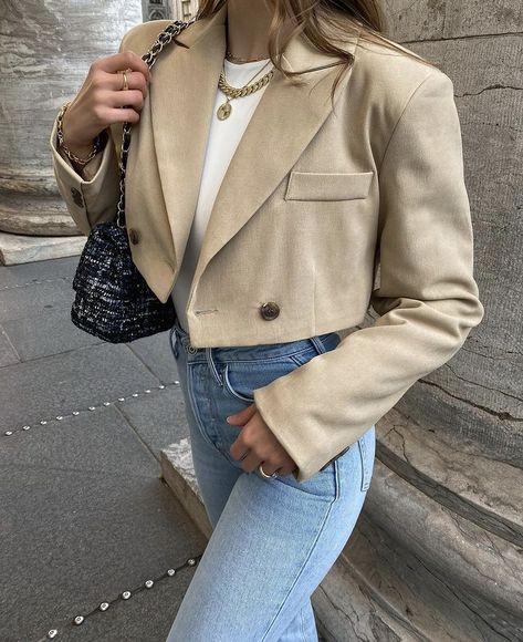 Crop Blazer Outfit, Beige Blazer Outfit, Blazer Outfits Women, Blazer Outfits Casual, Beige Outfit, Smart Outfit, Simple Trendy Outfits, Blazer Outfits, Professional Outfits