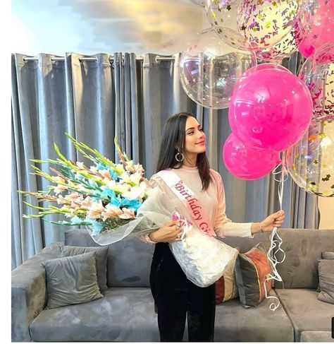 Pakistani Room, Ayesha Beig, Dpz Aesthetic, Room Pics, Birthday Pics, Cute Birthday Pictures, Celebrity Casual Outfits, Iranian Women Fashion, Cute Couple Outfits