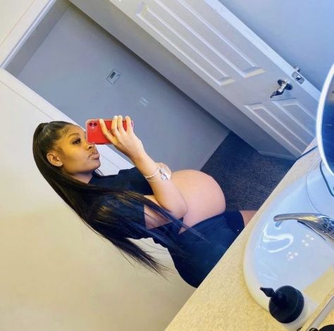 Pregnancy Slay, Mommy Daughter Pictures, Pregnancy Videos, Pregnancy Belly Photos, Cute Pregnancy Pictures, Mommy And Baby Pictures, Belly Photos, Daughter Outfits, Pregnancy Goals