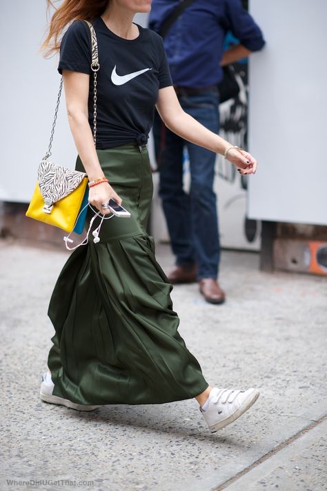 Fendi skirt Nike Tee Outfit, Fendi Skirt, Week Outfits, Gala Gonzalez, Fashion Week Outfit, Walking Down The Street, Free Runs, Fashion 2015, Nike Shirt