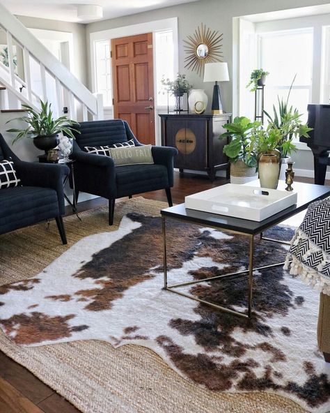 Layered cowhide with rug for office Cowhide Rug Living Room, Industrial Style Decor, Casa Country, Fall Living Room, Layered Rugs, Brown Living Room, Cowhide Rug, A Living Room, Small Living Room