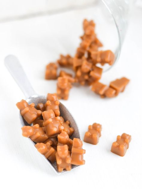 Mocha Latte Gummies Coffee Gummies, Sour Gummies Recipe, Homemade Gummy Bears, Gummy Snacks, Healthy Gummies, Gummies Recipe, Gelatin Recipes, Dessert Board, Cookies Bars