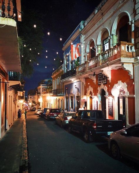 🇵🇷 Viejo San Juan, Puerto Rico 📷 Fot Viejo San Juan Puerto Rico, Puerto Rico Island, Puerto Rico Beaches, Miami Nightlife, Puerto Rico Pictures, Puerto Rico Trip, Puerto Rico Vacation, Puerto Rican Culture, San Juan Puerto Rico