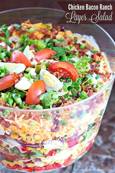 Enjoy this stunning Chicken Bacon Ranch Layer Salad as a side dish or an entree #chickenbaconranch #layersalad #chickenbaconranchsalad #chicken #bacon #salads #saladrecipes #sideidishrecipes #dinnerideas #dinner #southernfood #ranchdressing #southernrecipes Nacho Salat, Layer Salad, Seven Layer Salad, Layered Salad Recipes, Ranch Salad, Resep Salad, Layered Salad, Best Salad Recipes, Homemade Salads