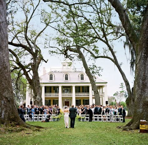 Classic Spring Wedding House Garden Wedding, Southern Style Wedding, Custom Koozies Wedding, Tall Wedding Centerpieces, Beautiful Wedding Decorations, Southern Bride, Future Mrs, Flower Centerpieces Wedding, Floral Arrangements Wedding