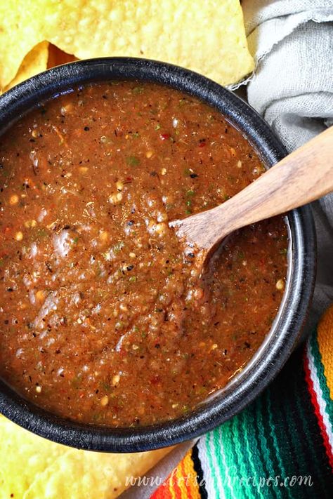 Smokey Salsa Recipe, Dried Chipotle Pepper Recipes, Roasted Pepper Salsa Recipe, Chipotle Tomato Salsa, Roma Tomato Recipes, Mexican Salsa Recipe, Roasted Tomato Salsa Recipe, Roasted Salsa Recipe, Garden Meals