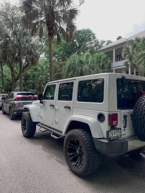 Beach Jeep Wrangler, Jeep Wrangler Aesthetic, Jeep Aesthetic, Blue Jeep Wrangler, White Jeep Wrangler, Jeep Sahara, Jeep Wrangler Lifted, Beach Jeep, Jeep Baby