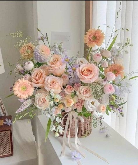 Luxury Flower Arrangement, Whimsy Flowers, Basket Flower Arrangements, Bouquet Images, Luxury Flower Bouquets, Creative Flower Arrangements, Flower Vase Arrangements, Flower Arrangements Simple, Floral Arrangements Diy