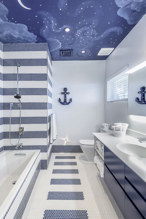 Pattern Play Makeover Kamar Mandi, Kids Bathroom Design, Nautical Bathroom Decor, Nautical Bathrooms, Coastal Bathrooms, Bathroom Photos, Boys Bathroom, Beach Bathrooms, Blue Bathroom