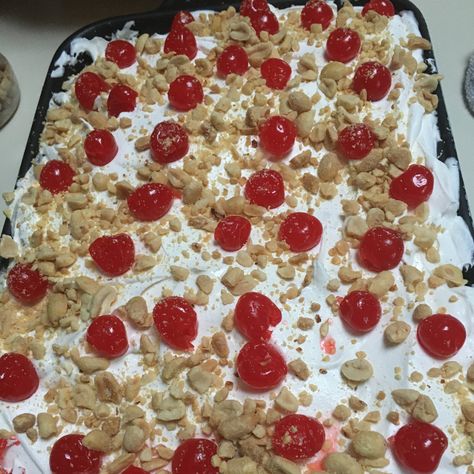 Banana Split Cake Recipe, Banana Split Dessert Recipes, Banana Coconut Muffins, Banana Split Pie, Homemade Banana Pudding Recipe, Banana Split Cake, Split Cake, Banana Split Dessert, Banana Cake Recipe