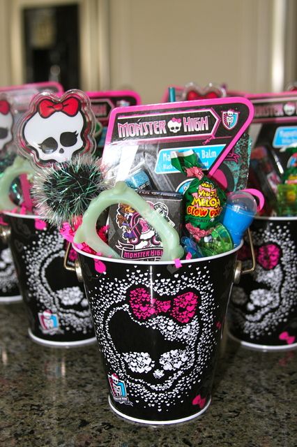 Favors at a Monster High Party #monsterhigh #partyfavors Monster High Birthday Party Ideas, Monster High Birthday Party, Monster High Party, Birthday Planning, Monster Party, 6th Birthday Parties, Girl Birthday Party, Monster High Dolls, 8th Birthday