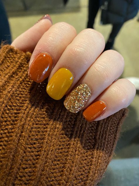 Football Dip Nails, Mustard Nails Design Color Combos, Fall Football Nail Designs, Yellow Fall Nails Design, Mustard Yellow Nails Fall, Fall Football Nails, Thanksgiving Nails Dip Powder, Dark Orange Nails Fall, Thanksgiving Dip Nails