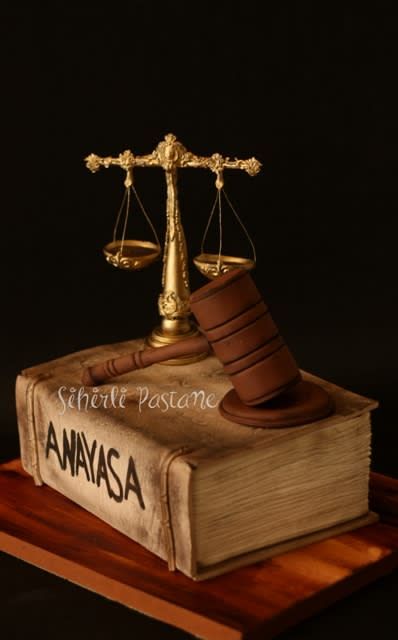 Lawyer Cake by Sihirli Pastane Lawyer Cake, Gym Cake, Law School Graduation Party, Graduation Party Cake, Birthday Cakes For Men, Lawyer Gifts, Restaurant Concept, Cakes For Men, Novelty Cakes