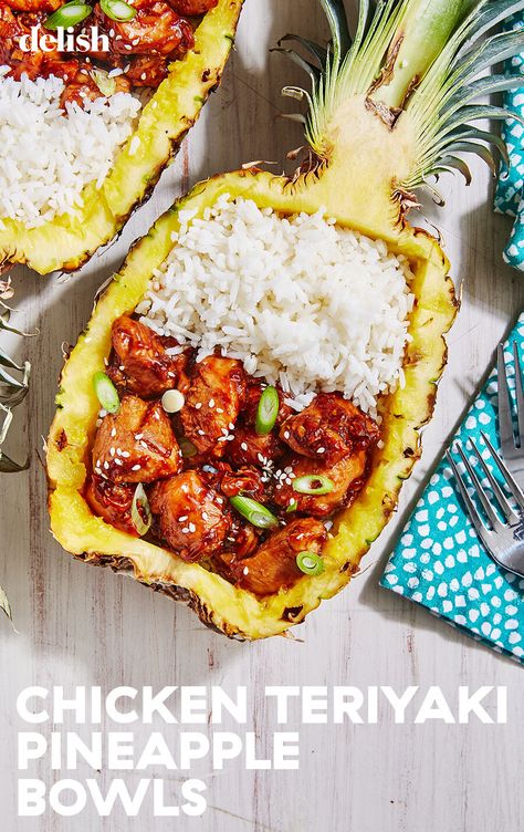 The bowl turns dinner into a special treat. #easy #recipe #howtomake Pineapple Bowl Recipe, Teriyaki Pineapple, Tropisk Fest, Pineapple Bowls, Pineapple Bowl, Chicken Teriyaki, Pineapple Chicken, God Mat, Chicken And Rice