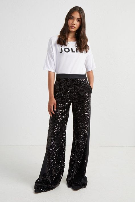 Wide Leg Sequin Pants Outfit, Black Sequin Pants Outfit, Sequin Trousers Outfits, Flared Trousers Outfit, Sequins Pants Outfit, Black Sequin Pants, Sequin Trousers, Trouser Outfit, Mum Fashion