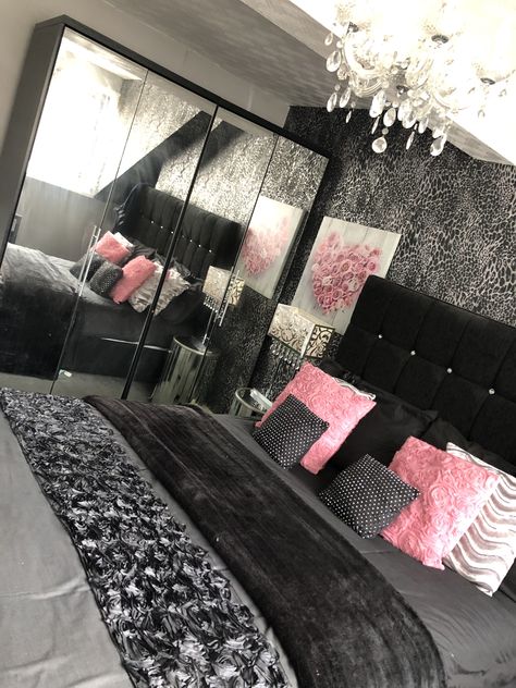 Girl Apartment Decor, Glam Bedroom Decor, Black Bedroom Decor, Luxury Room Bedroom, Classy Bedroom, Bedroom Decor For Teen Girls, Dream Apartment Decor, Apartment Living Room Design, Future Apartment Decor