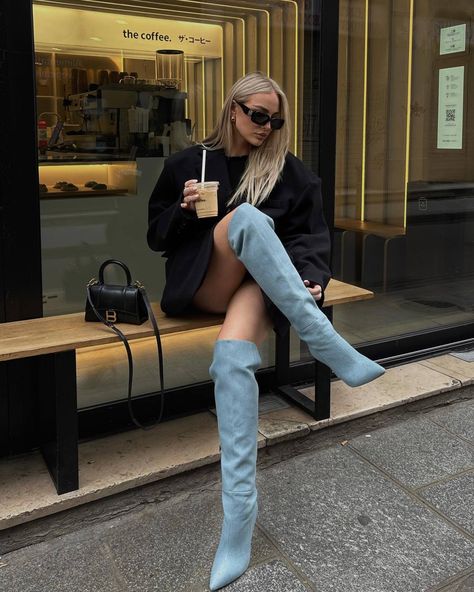 Denim Boots Outfit, Gossip Girl Outfits, Classy Winter Outfits, Jeans Boots, City Outfits, Winter Outfit Inspiration, Paris Outfits, Outfit Jeans, Influencers Fashion