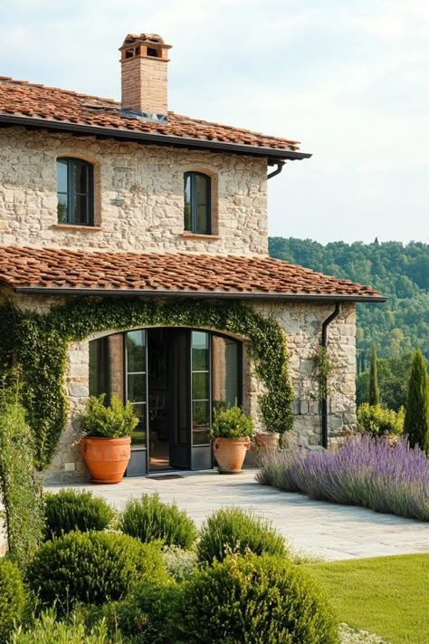 Countryside Modern House, Italian Architecture Homes, Italy House Italian Villa, French Countryside House, Modern Tuscan House, Mediterranean House Exterior, Italian Countryside House, Tuscany Architecture, Tuscan Home Exterior