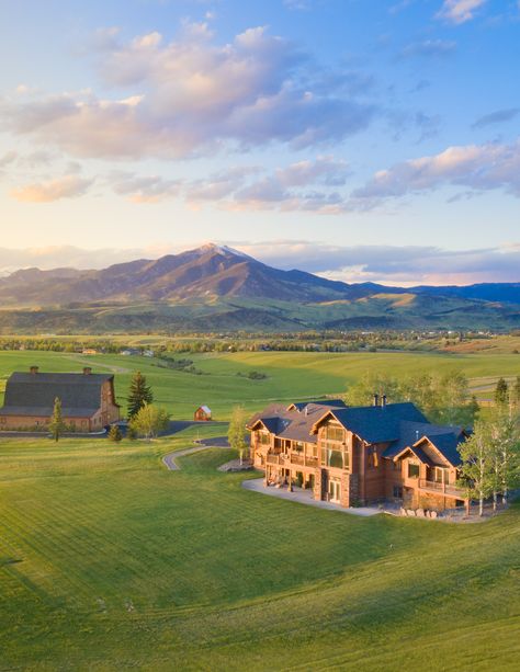 Northridge Bozeman Luxury Homes, Bozeman Montana. Homes In Montana, Montana House Exterior, Montana Homes Exterior, Dutton Ranch Yellowstone House, Montana Ranch Aesthetic, Houses In Montana, Montana Ranch House, Idaho Homes, Montana Travel Guide