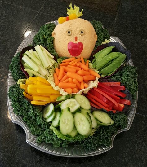 Cabbage patch veggie tray with baby face cheese ball. Baby Shower Food For Boy, Veggie Tray Ideas, Baby Shower Finger Foods, Shower Appetizers, Cabbage Vegetable, Baby Shower Food For Girl, Veggie Ideas, Baby Shower Fruit, Vegetable Tray