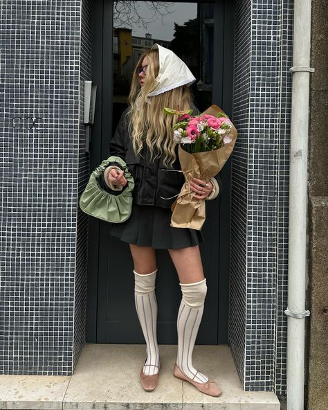 My favorite outfits lately. Do you like any of these?🤭 Knee High Stockings Outfit, Head Scarf Outfit, Stocking Outfit, Fashion Content Creator, Shoulder Bag Outfit, The Flower Market, Green Shoulder Bag, Knee High Stockings, Scarf Trends