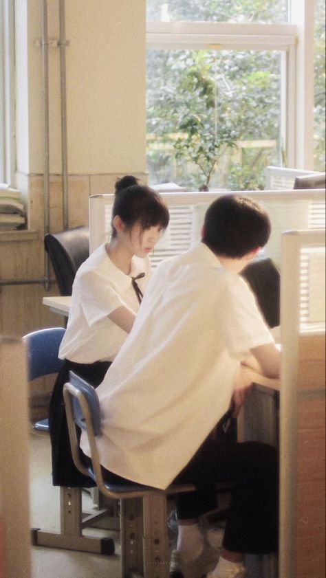 Couples Studying Together, Studying Together, Zhang Miao Yi, Boy Hair Drawing, High School Love, Pink Lifestyle, High School Life, Asian Kids, Best Dramas