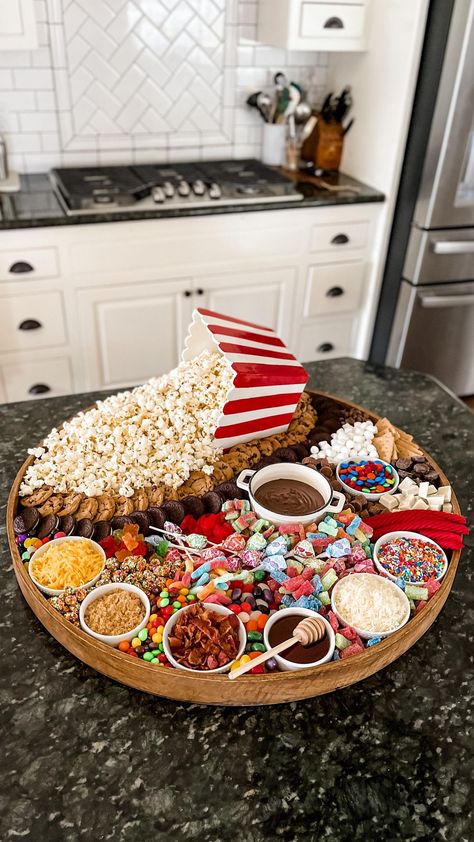 Popcorn Candy Bar, Popcorn Candy, Outdoor Movie Night, Movie Night Food, Movie Night Snacks, Sleepover Food, Charcuterie Inspiration, Night Food, Snack Board