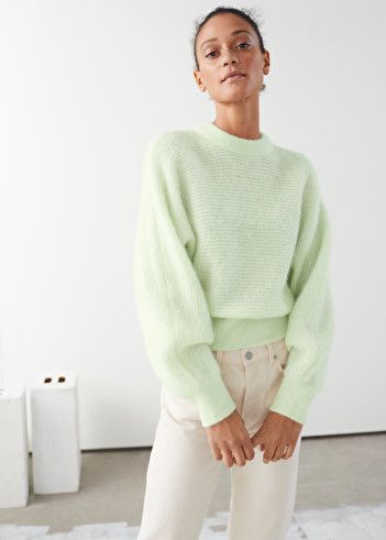 Cropped Wool Blend Puff Sleeve Sweater - Light Green - Sweaters - & Other Stories Green Sweater Outfit, Light Green Sweater, Green Sweater Women, Jumper Outfit, Studio Diy, Straight Clothes, Puff Sleeve Sweater, Outfit Plan, Sweater Outfit