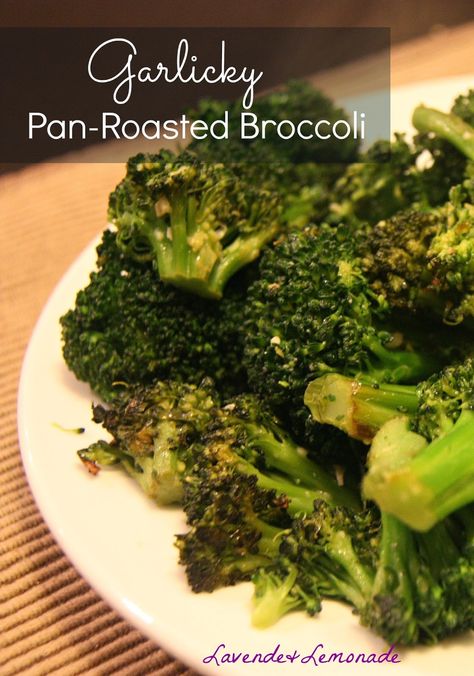 Garlicky pan-roasted broccoli Steamed Broccoli Recipes, Broccoli Recipes Side Dish, Roasted Broccoli Recipe, Broccoli Sauteed, Broccoli Dishes, How To Cook Broccoli, Pumpkin Risotto, Garlic Recipes, Roasted Broccoli