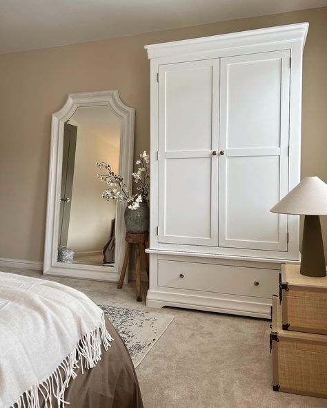 White Painted Bedroom, White Wardrobe Bedroom, Painted Wardrobe, Painted Bedroom Furniture, Bedroom Drawers, Double Wardrobe, White Wardrobe, Wardrobe Room, Wardrobe Drawers