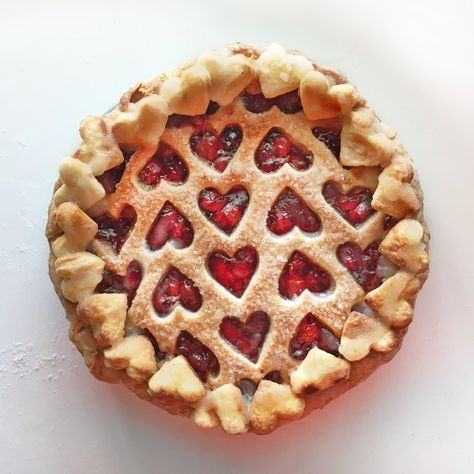 I Heart U Pie Crust | 25+ Decorative Pie Crust Ideas Pie Crust Art, Crust Designs, Decorative Pie Crust, Pie Crust Designs, Pie Decoration, Strawberry Pie, Pretty Food, Pie Crust, Pie Recipes