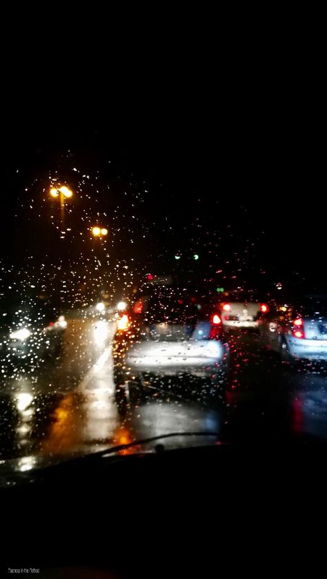 Rain Wallpapers, Digital Experience, Story Ideas Pictures, Foggy Morning, Rainy Night, Driving Photography, Wallpaper Trends, Stories Ideas, Photos Tumblr