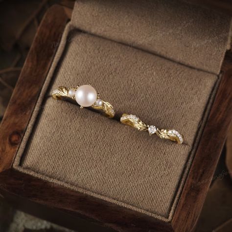 Vintage Akoya Pearl Engagement Ring Set Leaf Gold Handmade - Etsy Dainty Pearl Engagement Ring, Gold Pearl Wedding Ring, Vintage Pearl Rings, Pearl Wedding Ring Set, Pearl Engagement Ring Set, Pearl Wedding Bands, Cluster Wedding Ring, Pearl Wedding Ring, Pretty Engagement Rings