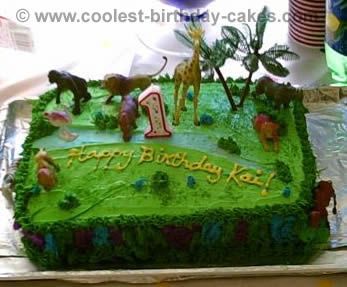 Safari Jungle Cake Bag of jungle animals, color bc icing green/blue, brown sugar as sand.  Simple & cute Jungle Cake Ideas, Design Kue, Birthday Cake Boys, Jungle Theme Cake, Cakes Without Fondant, Jungle Safari Cake, Wild Kratts Birthday Party, Birthday Cake Inspiration, Jungle Theme Cakes