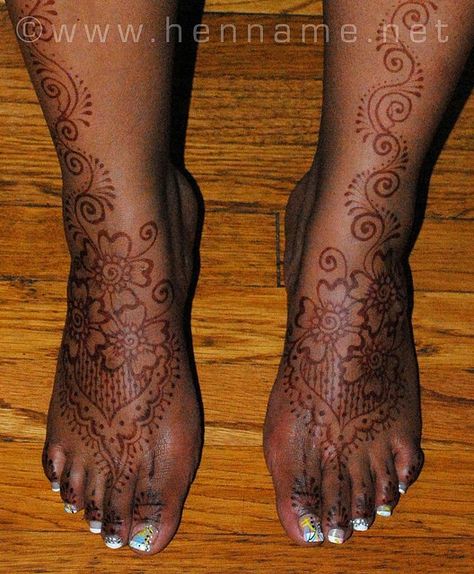 Henna Brown Henna On Dark Skin, Henna Tattoo Designs Brown Skin, Nigerian Henna Designs, Henna Dark Skin, Nigerian Henna, Thigh Henna, Nails Sns, Sns Powder, Christmas Animation