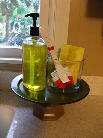 Pedestal for dish detergent. Diy Kitchen Sink Caddy, Diy Sink Caddy, Soap Dish Ideas, Kitchen Sink Diy, Kitchen Sink Caddy, Candle Dish, Dish Ideas, Sink Caddy, Dish Detergent