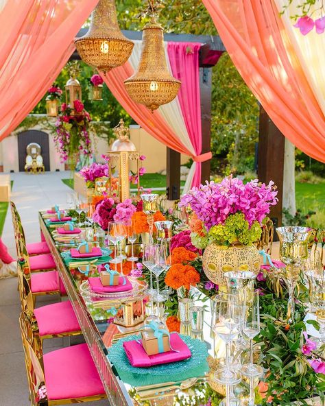 Rustic Wedding Decorations, Tafel Decor, Mehndi Decor, Boda Mexicana, Long Table, Deco Floral, Indian Wedding Decorations, Romantic Weddings, Wedding Planners